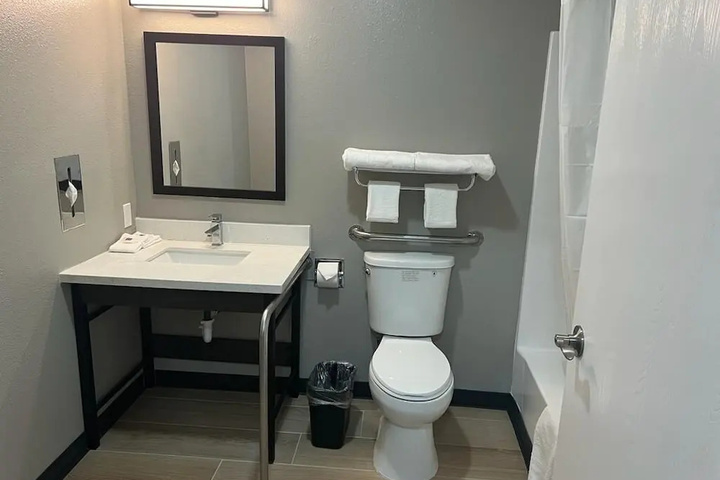 Room 3 of 3