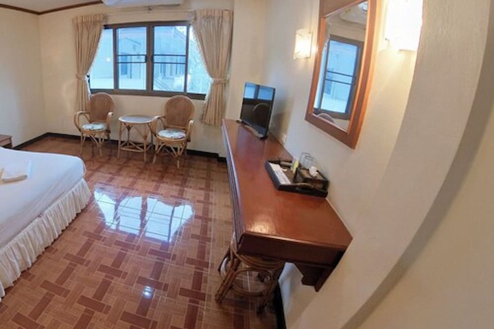 Room 22 of 38