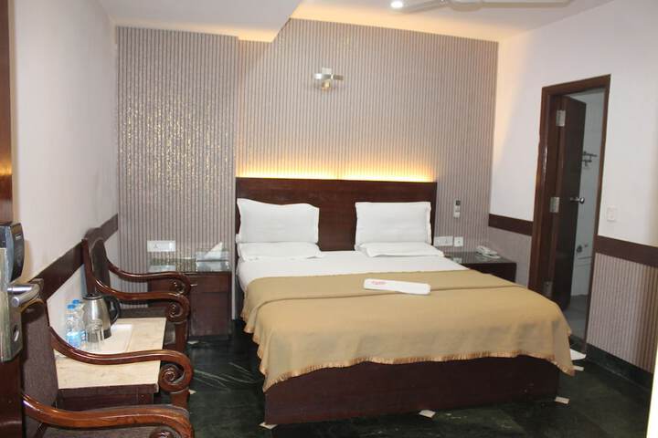Room 11 of 20