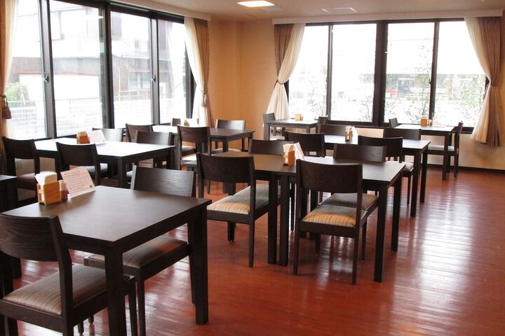 Dining 33 of 48