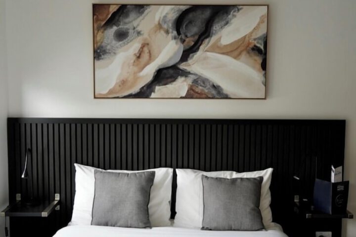 Room 8 of 27