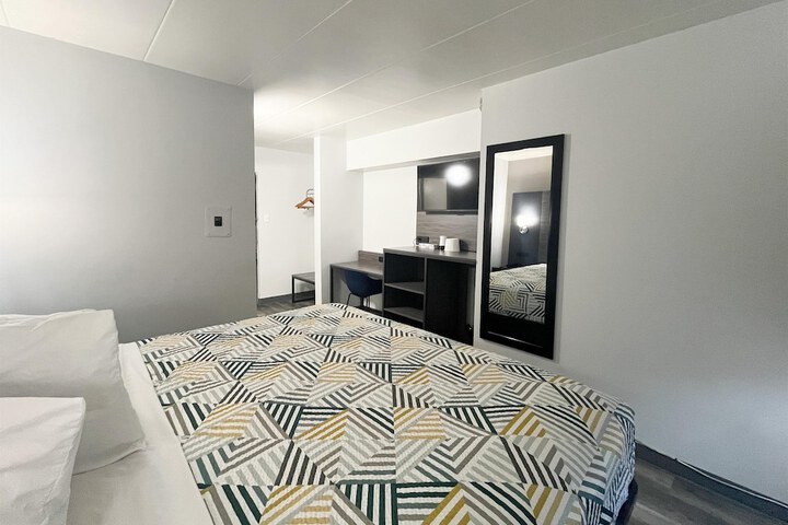 Room 13 of 30