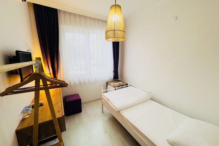 Room 13 of 73
