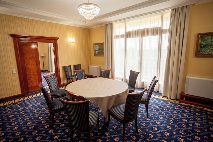 Room 90 of 143
