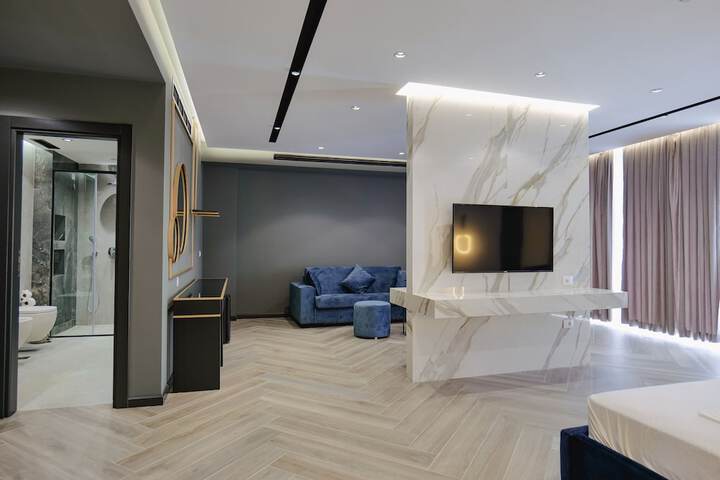 Room 73 of 148