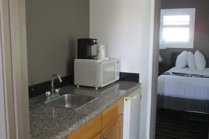1 Queen Bed Flat Screen Television Desk High Speed Internet Accessible Microwave and Refrigerator, Coffee Maker Continental Breakfast (7 of 16)