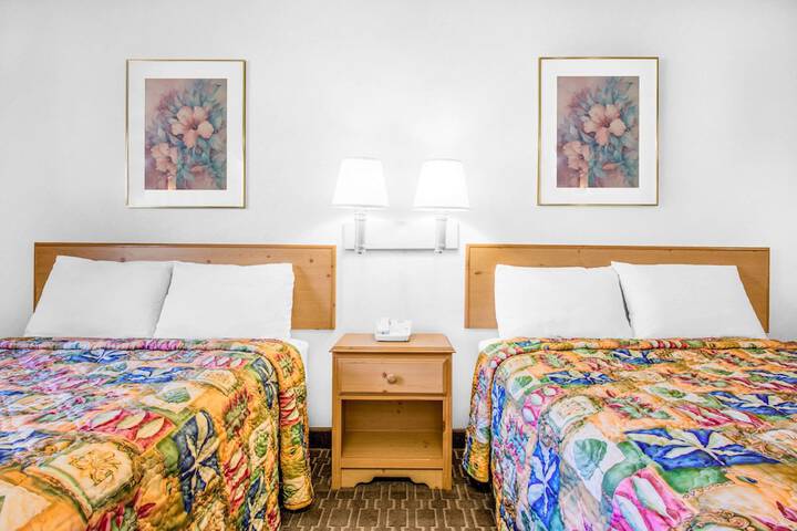 Standard Room, King or Two Doubles (1 of 5)