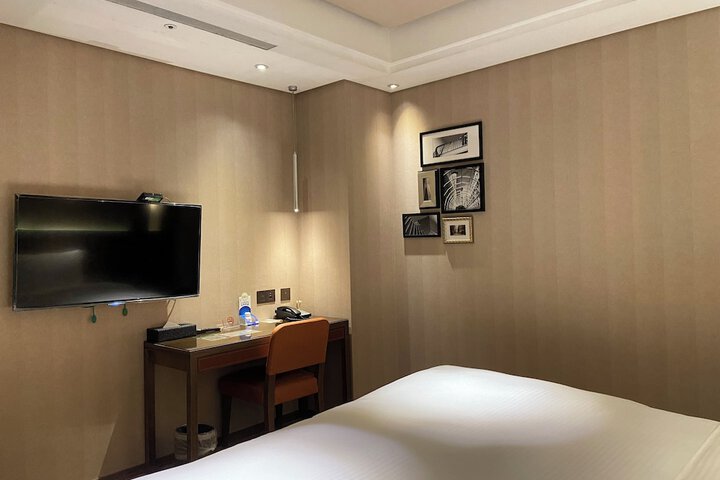Room 47 of 99