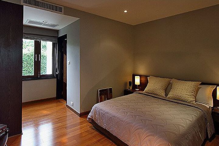 Room 2 of 20