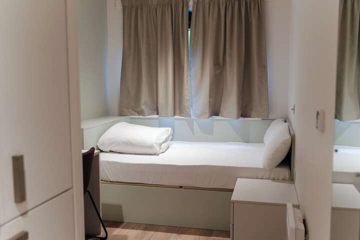 Room 7 of 33