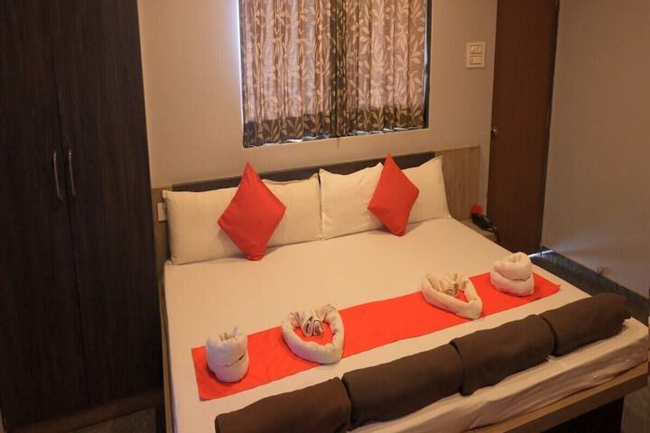 Room 6 of 43