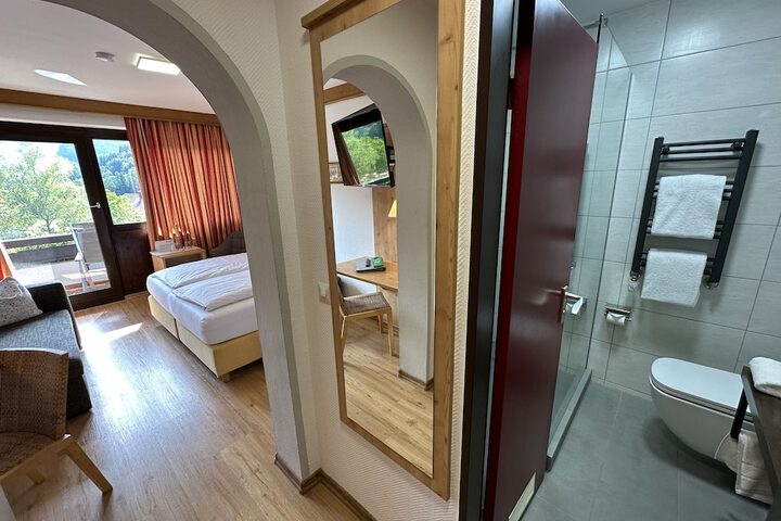 Room 34 of 137