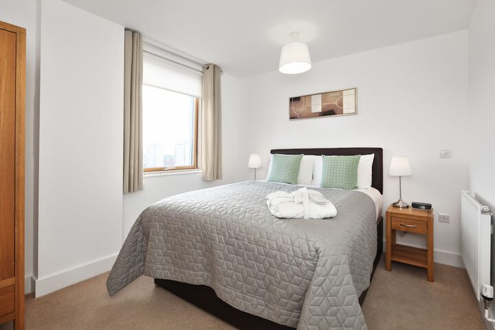 Room 4 of 28
