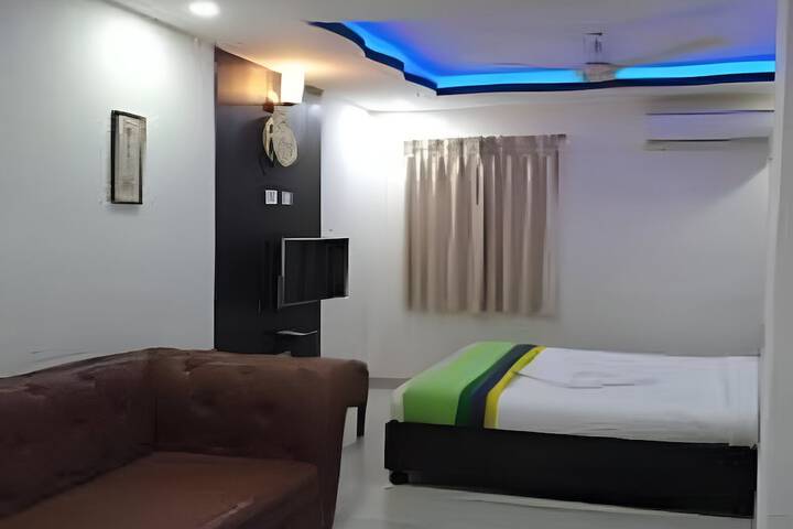 Room 6 of 17