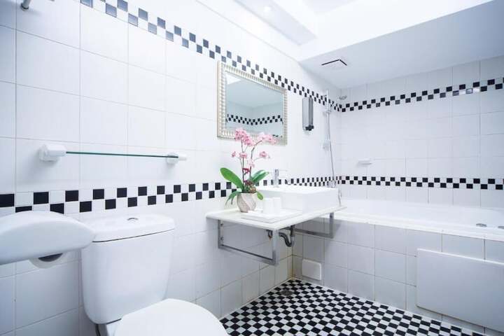 Room 14 of 24