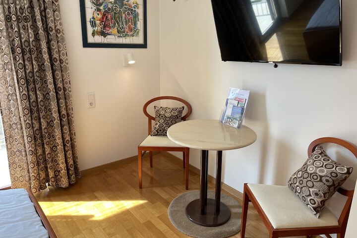 Room 5 of 70