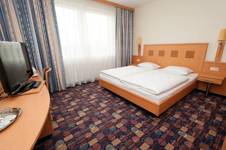 Room 14 of 179