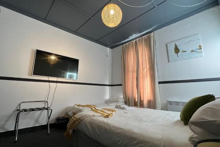 Room 3 of 15