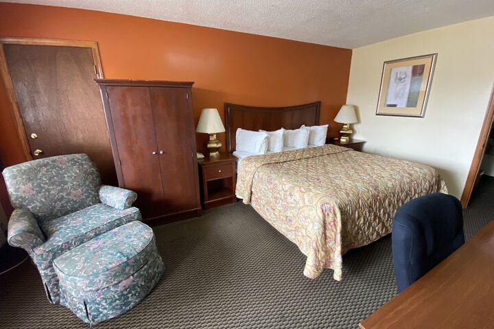 1 King Bed (11 of 12)