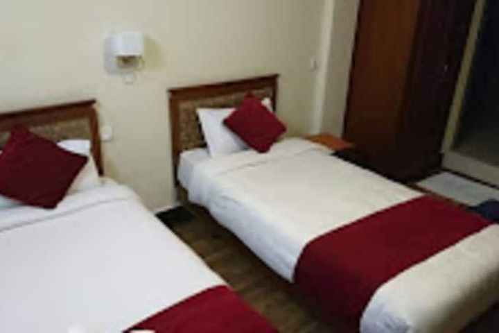 Room 4 of 10