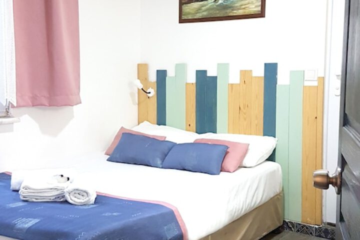 Room 5 of 147