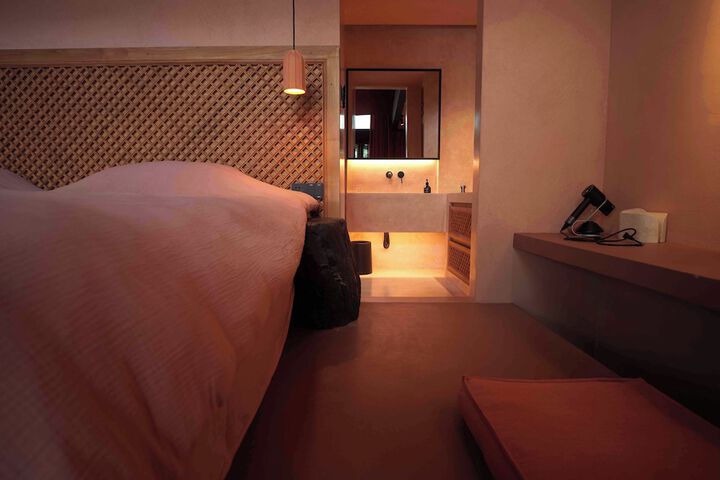 Room 16 of 128