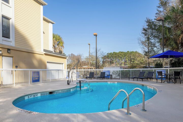 Hotel with Pool