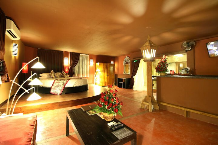 Room 2 of 49