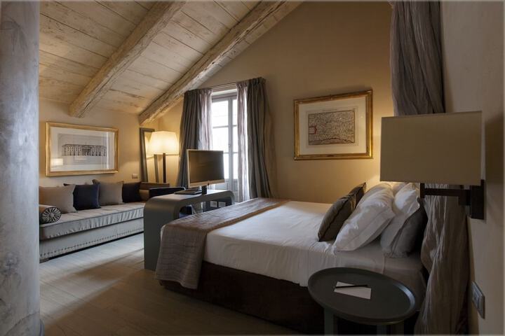 Room 6 of 38