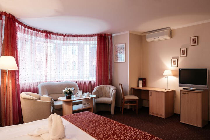 Room 10 of 33
