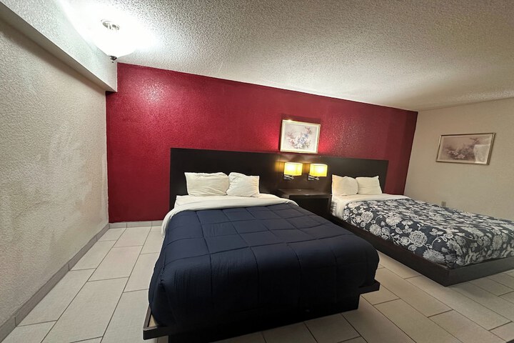 2 Queen Beds (4 of 5)
