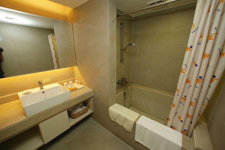 Room 46 of 90
