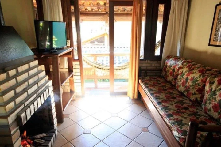 Room 5 of 12