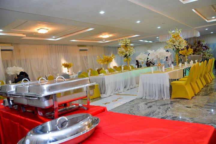 Ballroom/Hall 22 of 28
