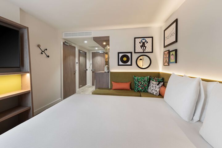 Room 16 of 29
