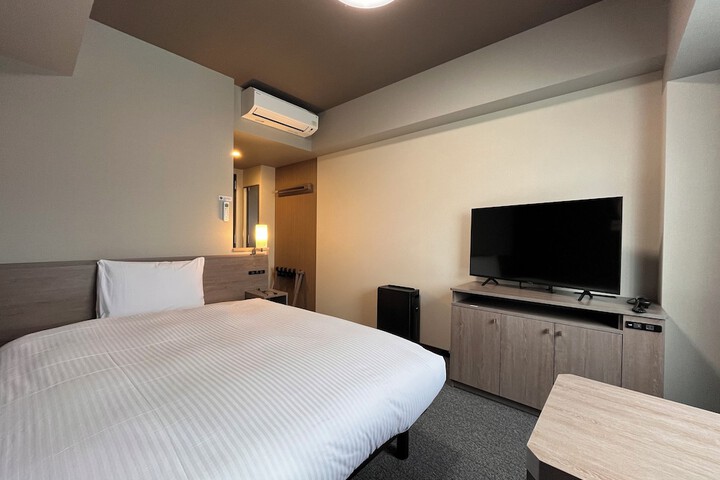 Room 4 of 24