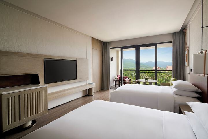 Room 25 of 136