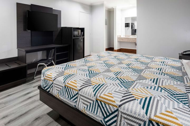 1 King Bed (9 of 12)