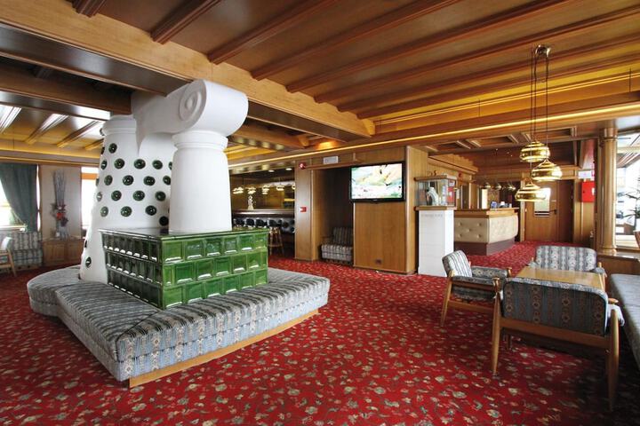 Entrance & Lobby