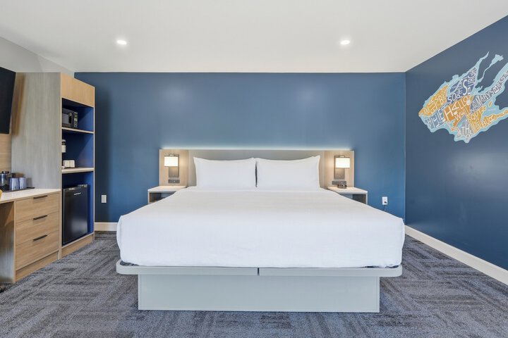 Room 8 of 65