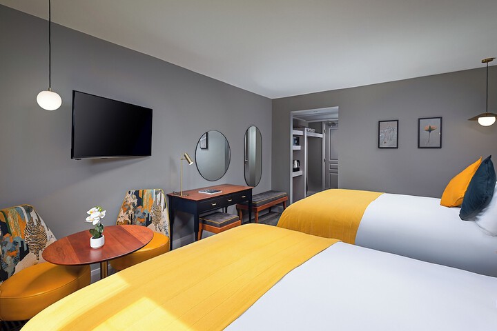 Room 10 of 32