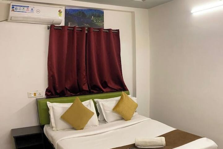 Room 12 of 26