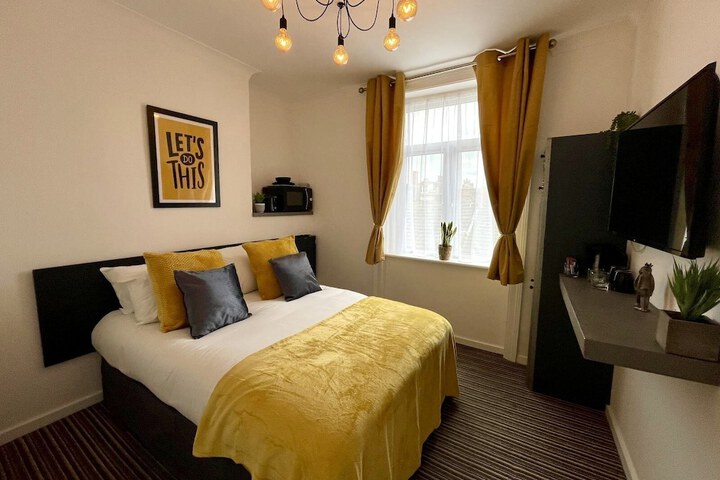 Room 17 of 34