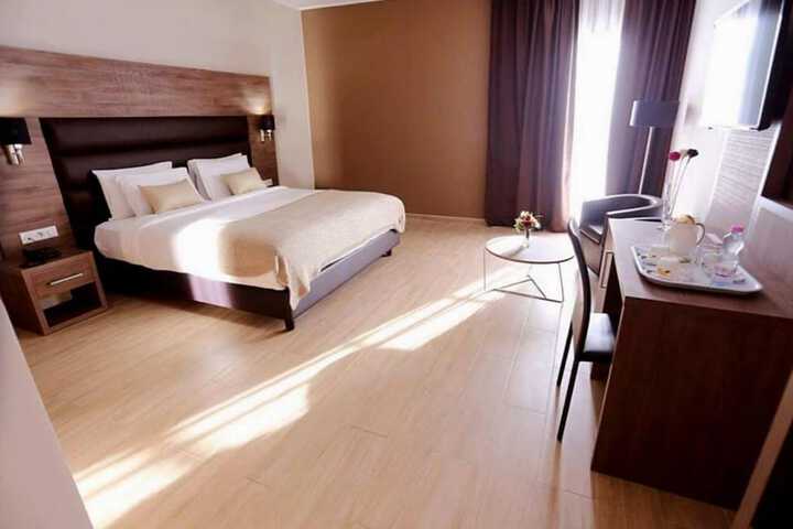 Room 9 of 35