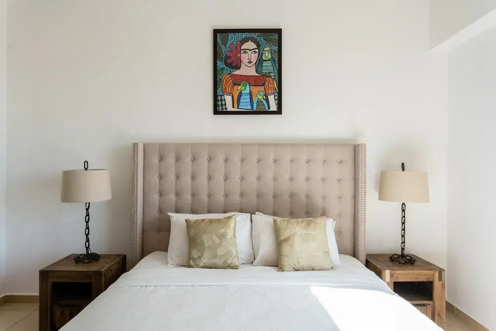 Room 5 of 11