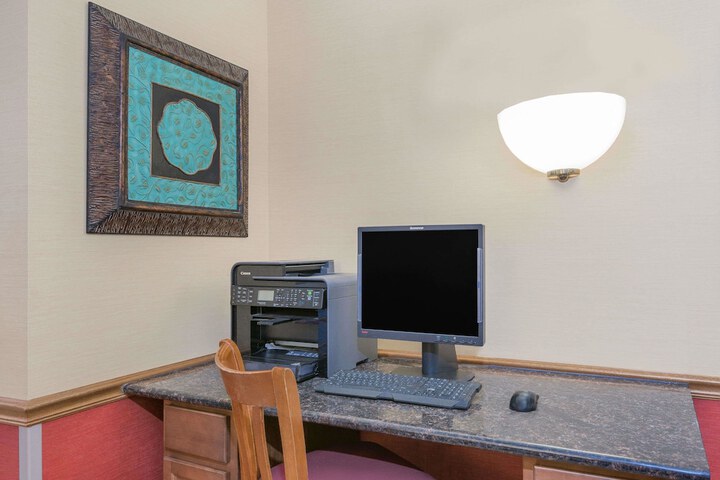 Business Center 19 of 21