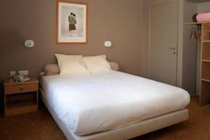 Room 4 of 31