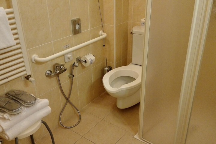 Room 8 of 59