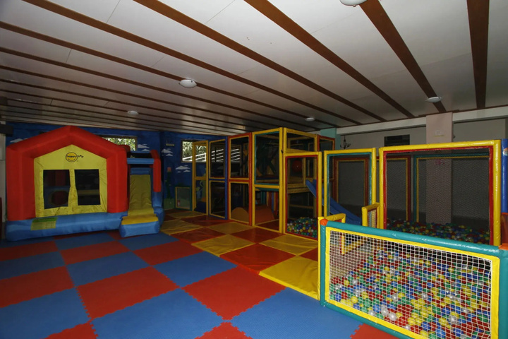 Room 9 of 14