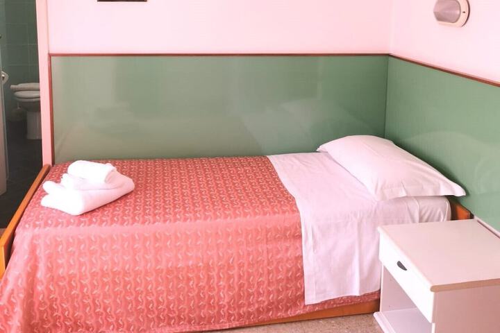 Room 13 of 88